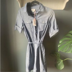Vineyard Vines chambray button belted casual / work dress.